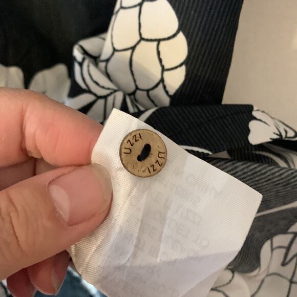 Uzzi mens XL Amphibious wear pineapple button down black white hawaiian shirt tr - Picture 10 of 10